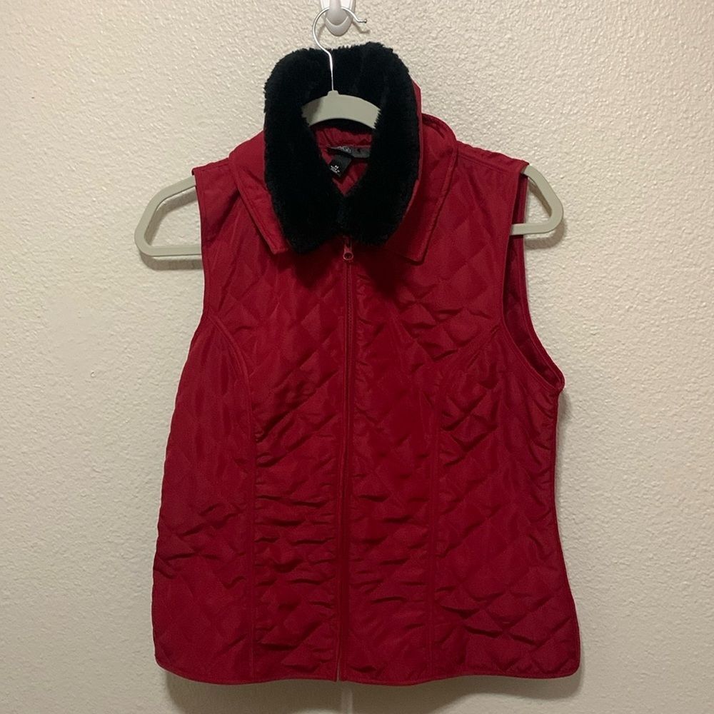 AGB Women’s Faux Fur Collared Vest Size M Red